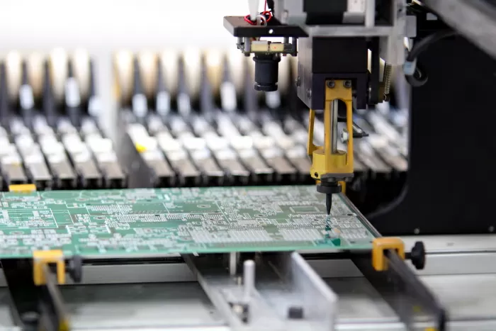 Surface mount machine placing circuit chips